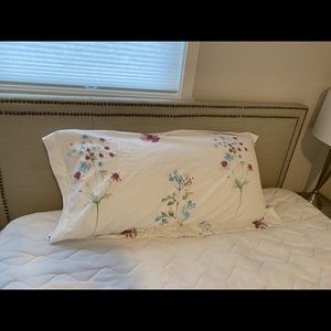 2 brand new Cali king pillow cases